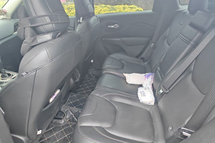 Used Jeep Cherokee 2016 2.0L Superior Edition