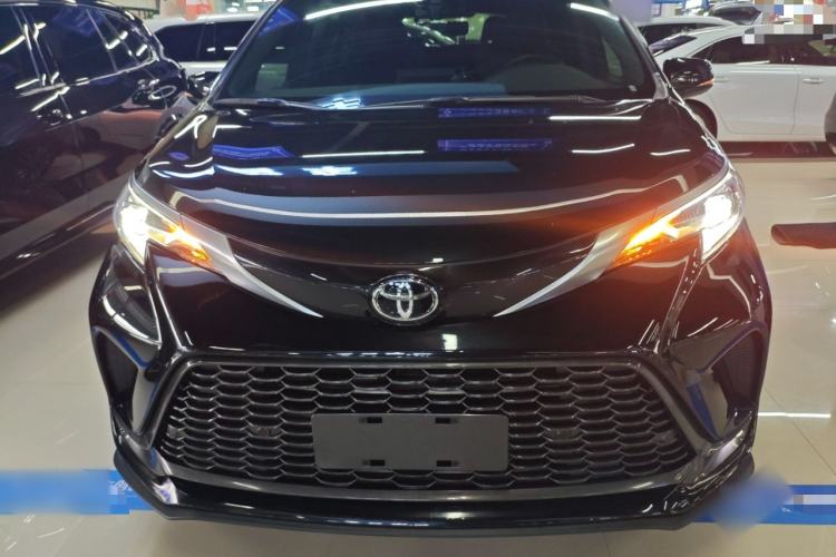 Used Toyota Granvia 2024 2.5L Hybrid Luxury Edition