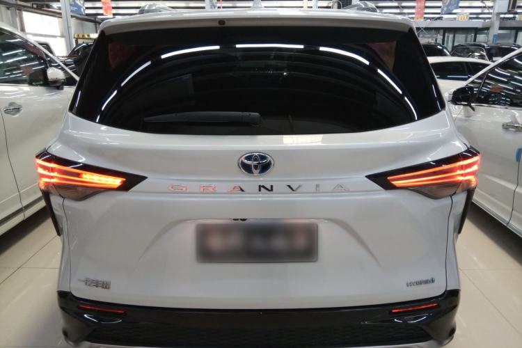 Used Toyota Granvia 2023 2.5L Hybrid Flagship VIP Edition