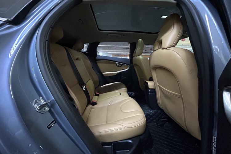 Used Volvo V40 2018 T3 Zhiya Edition
