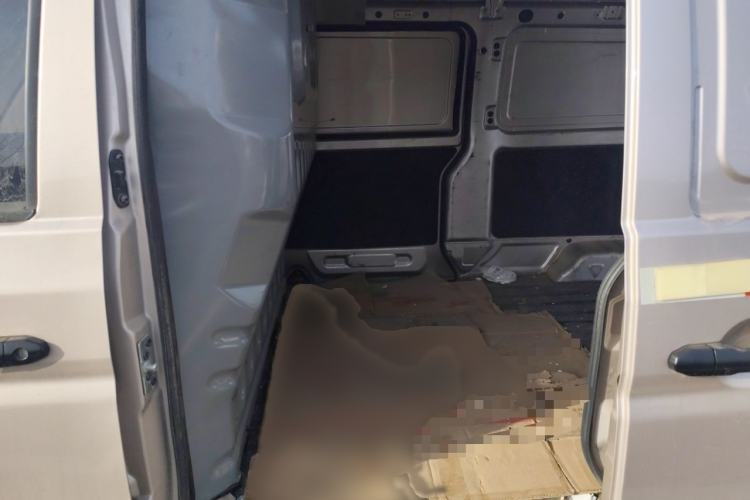 Used Jinbei Hiace X30 2023 1.5L Super-Enjoyment Van 2/5 Seats Non-Air-Conditioned Version SWC15M
