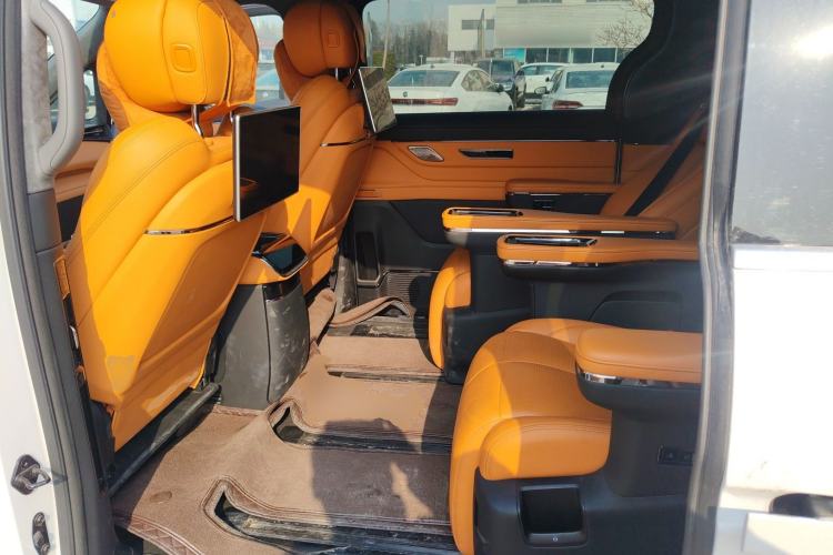 Used  LEVC L380 2024 140-Degree 6-Seater All-Wheel-Drive Ultra