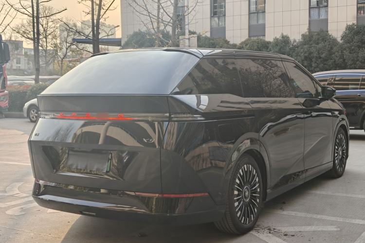 Used XPeng X9 2025 740 Ultra-Long Range Max
