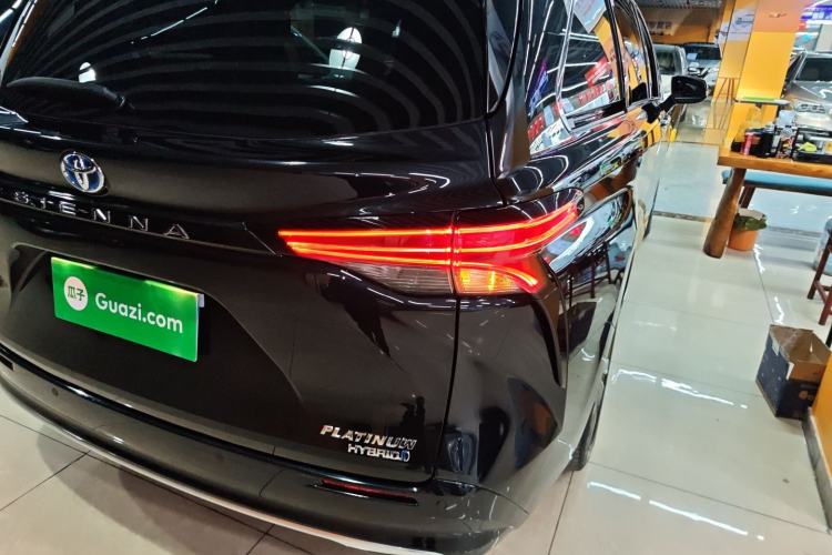 Used Toyota Sienna 2021 2.5L Hybrid Platinum Edition