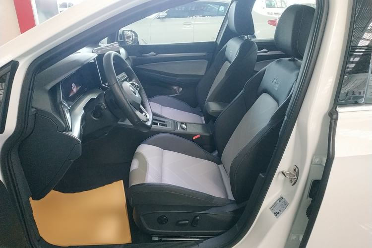 Used Volkswagen Golf 2025 300TSI R-Line
