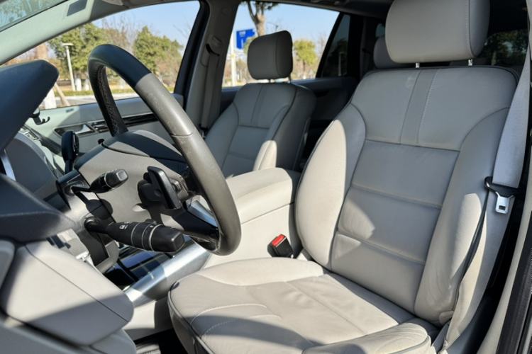 Used Mercedes-Benz R-Class 2017 R 320 4MATIC Business Edition Prestige Model
