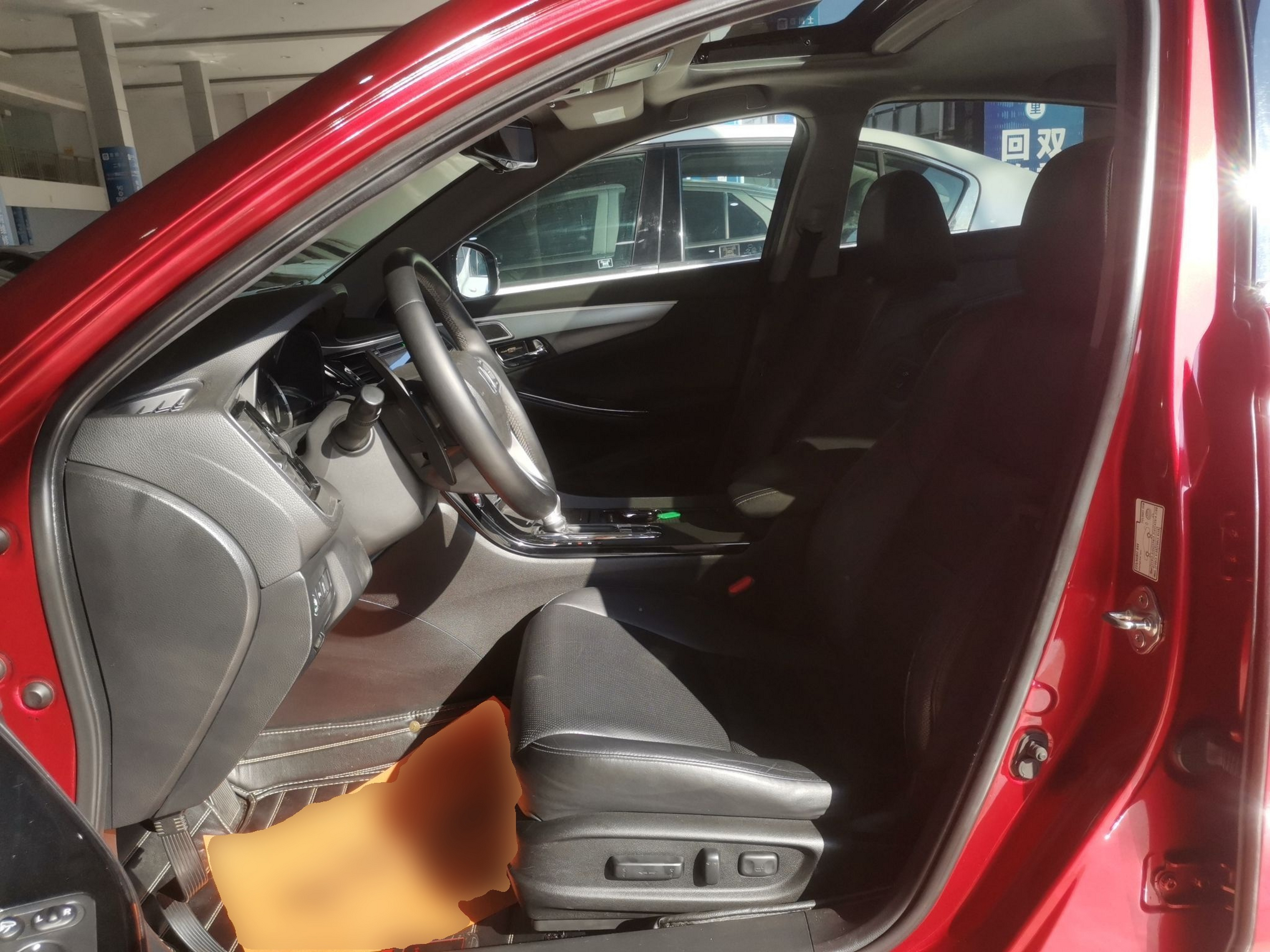 Переднее сиденье в автомобиле