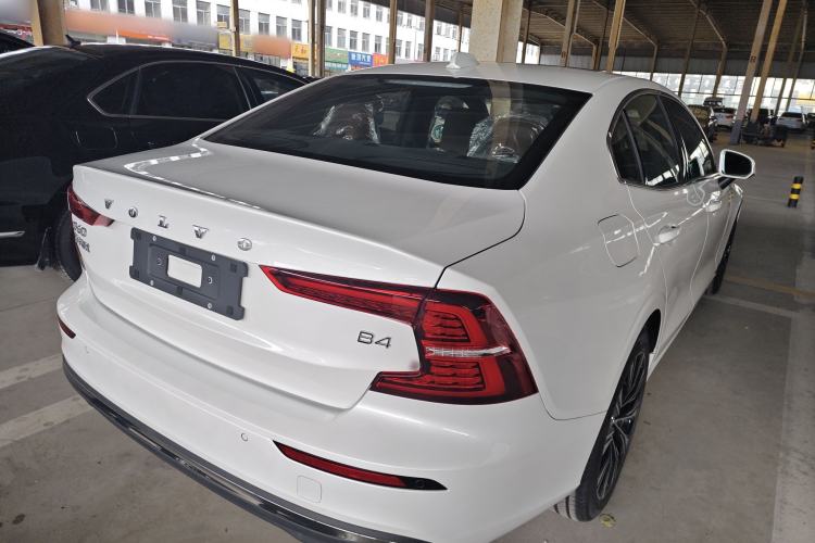 Used Volvo S60 2025 B4 Zhiyuan Luxury Edition

