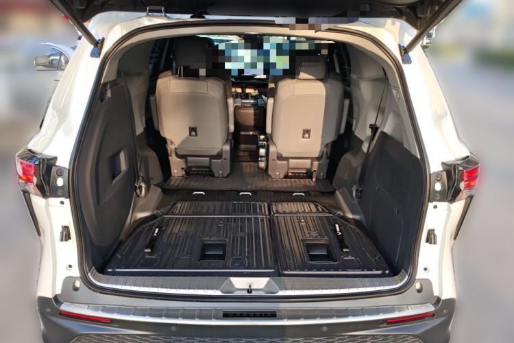 Used Toyota Granvia 2024 2.5L Hybrid Comfort Edition