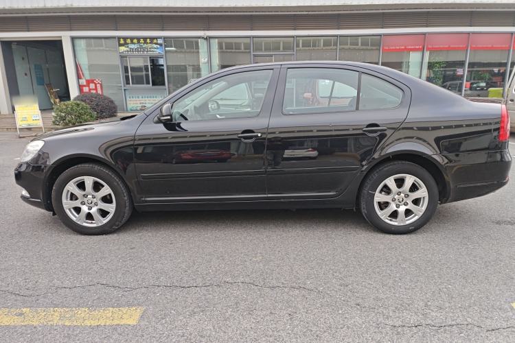 Used Skoda Octavia 2015 Classic Model 1.6L Manual Eado Version
