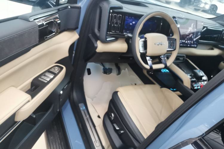 Used  Leopard 5 2023 Navigator Edition
