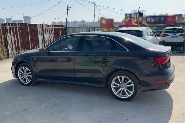 Used Audi A3 2014 Limousine 40 TFSI S line Comfort Model
