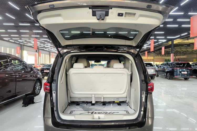 Used Buick GL8 2023 Land Executive Class 652T Luxury Model
