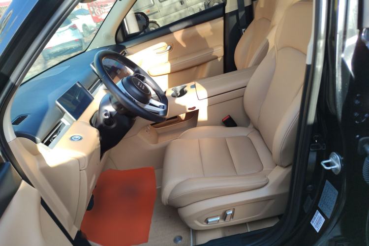 Used  E5 PLUS 2025 165 km Long-Range Version 5 Seats
