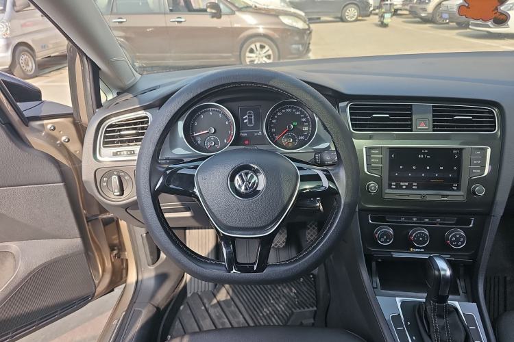 Used Volkswagen Golf 2017 1.6L Automatic Comfort Million-Vehicle Anniversary Edition
