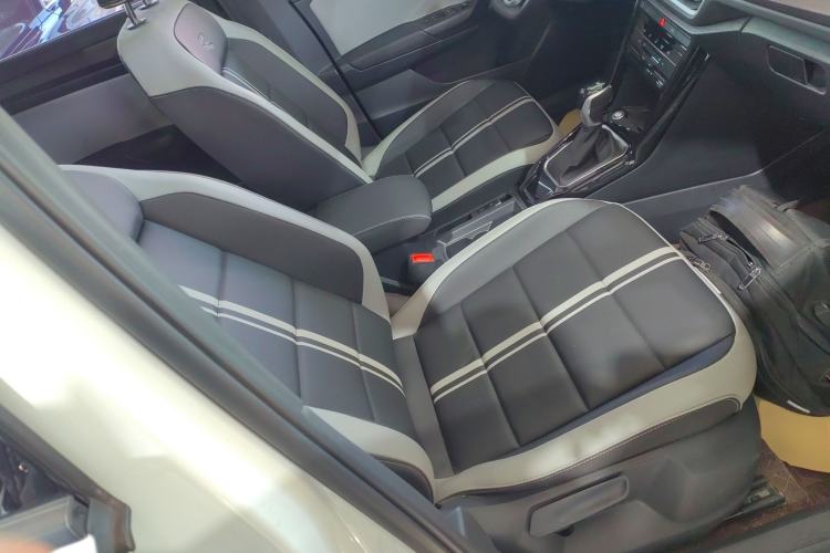 Used Volkswagen T-ROC 2024 300TSI DSG Two-Wheel-Drive Chen Guang Edition
