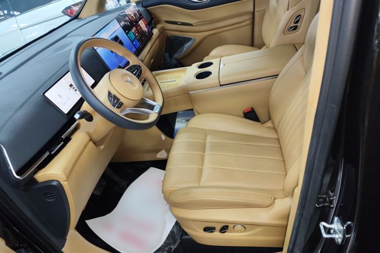 Used VOYAH Dream 2025 PHEV Four-Wheel-Drive Flagship Kunpeng Edition
