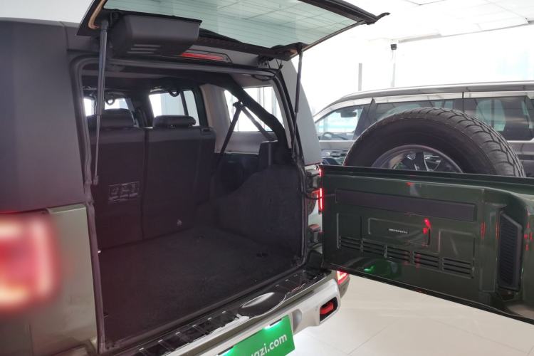 Used  BJ40 2023 2.0T Automatic Four-Wheel Drive Urban Hunter Edition Chivalrous Type
