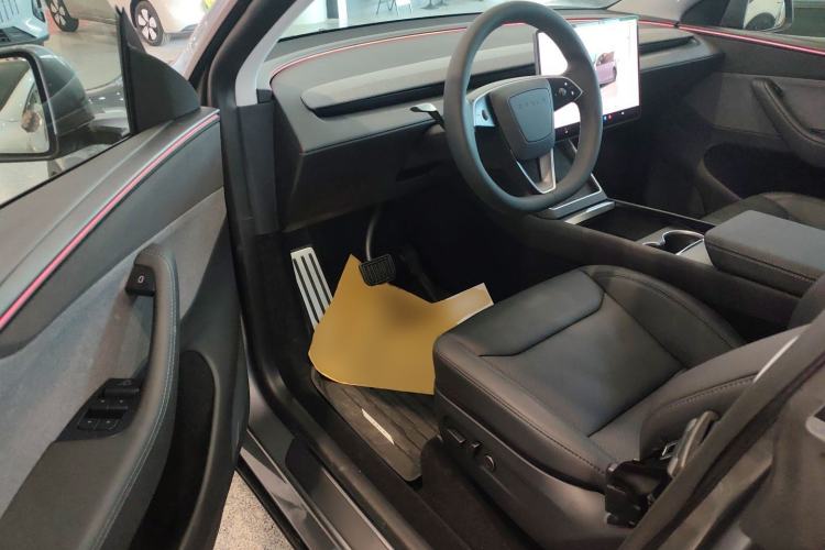 Used Tesla Model Y 2025 Rear-Wheel-Drive Version