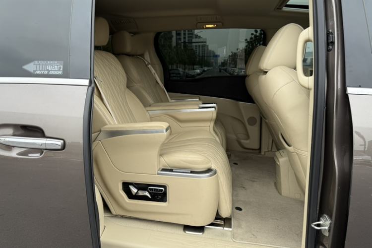 Used Buick GL8 2023 Facelifted Land Cruiser Executive Luxury Version
