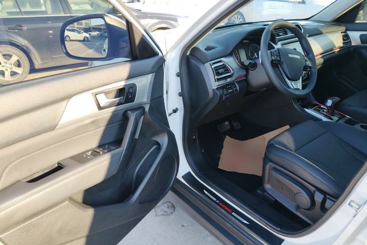 Used Haval H2 2018 1.5T Dual-Clutch Two-Wheel Drive Fashion Model China VI Standard
