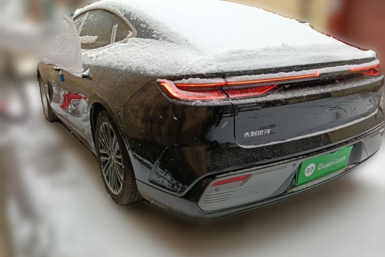 Used  Galaxy 8 2025 130km EM-i Deluxe Edition