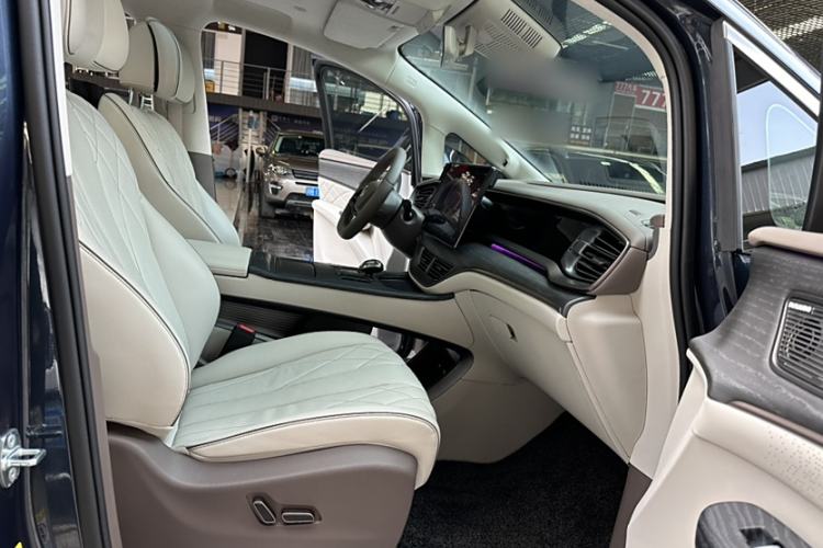 Used Denza D9 2022 DM-i 970 Four-Wheel Drive Flagship Model
