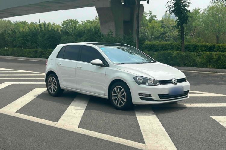 Used Volkswagen Golf 2016 230TSI Automatic Luxury Version
