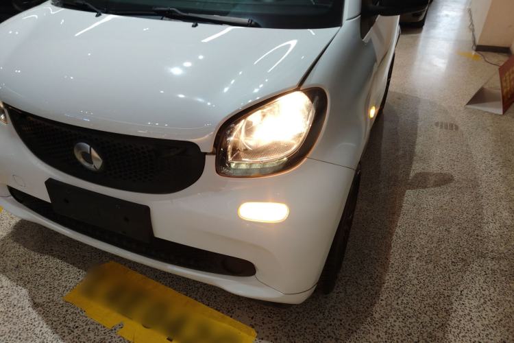 Used  fortwo 2015 1.0L 52 kW hardtop Dynamic version
