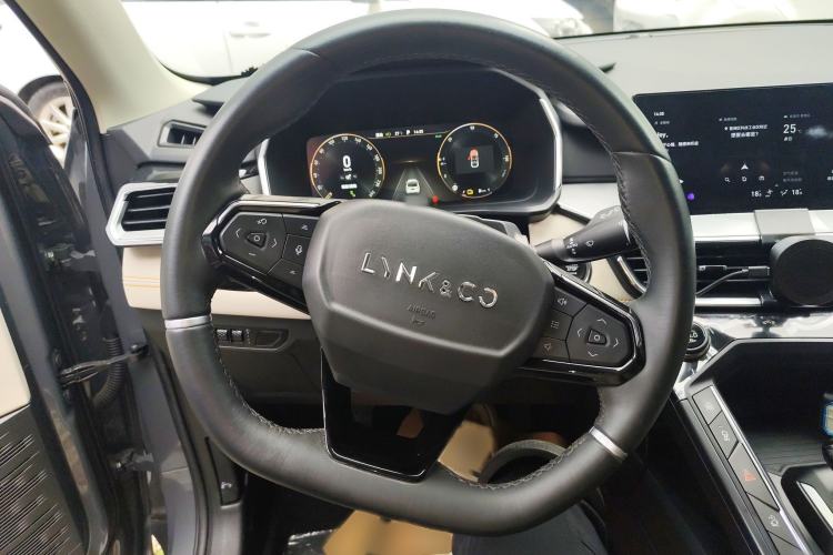 Used Lynk & Co 06 EM-P 2022 PHEV 84 km Range Pro Version