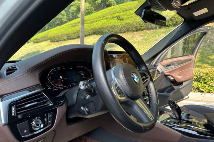 Used BMW 5 Series 2022 Second Facelift 525Li M Sport Package