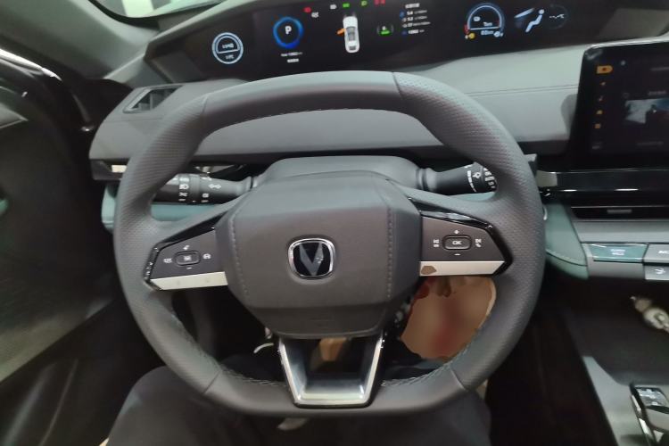 Used Changan UNI-V iDD 2024 Blue Whale Smart Electric iDD 136km ZhiKu Model
