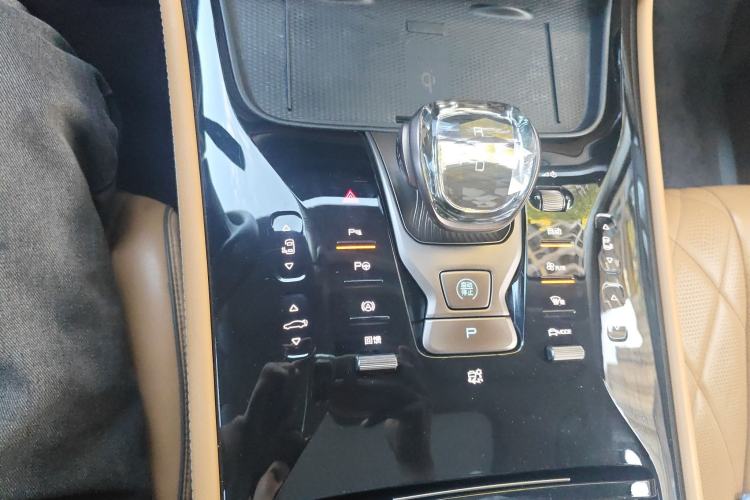 Used Denza D9 2022 EV 600 Four-Wheel Drive Flagship Model