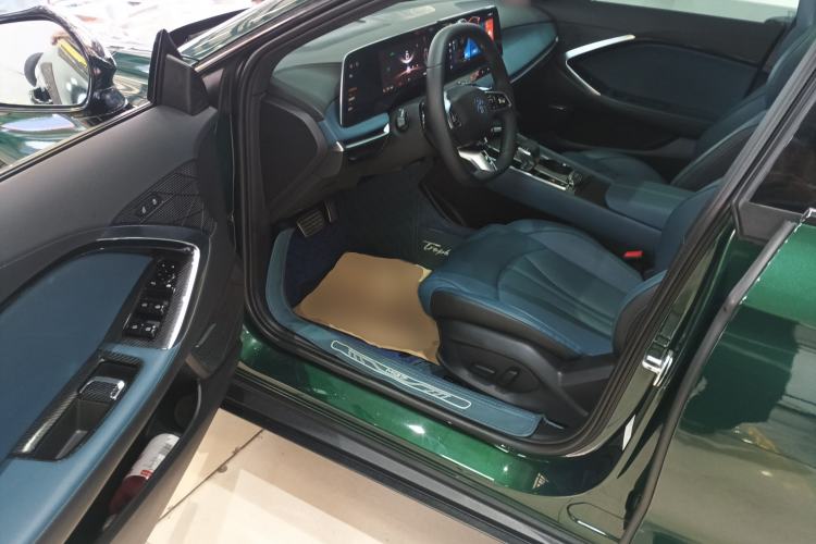 Used MG 7 2023 2.0T Automatic Hunter Luxury Edition
