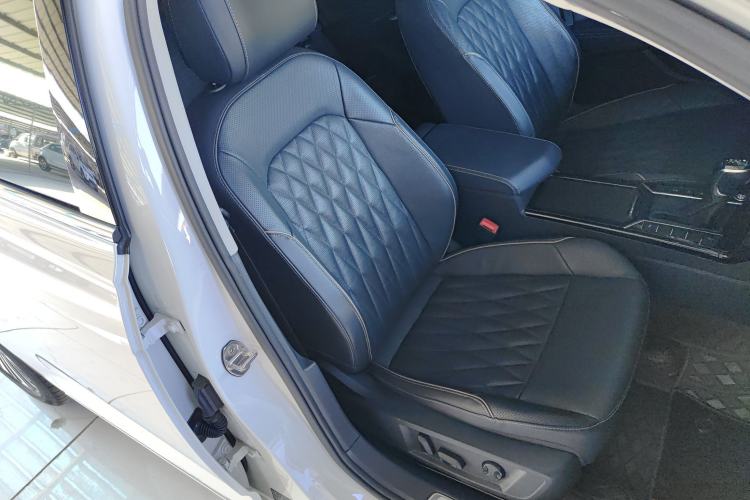 Used Volkswagen Passat 2019 330TSI Luxury Edition China VI Standard
