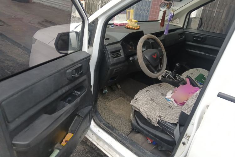 Used Wuling Hongguang PLUS 2020 1.5L Manual Standard Edition 5 Seats

