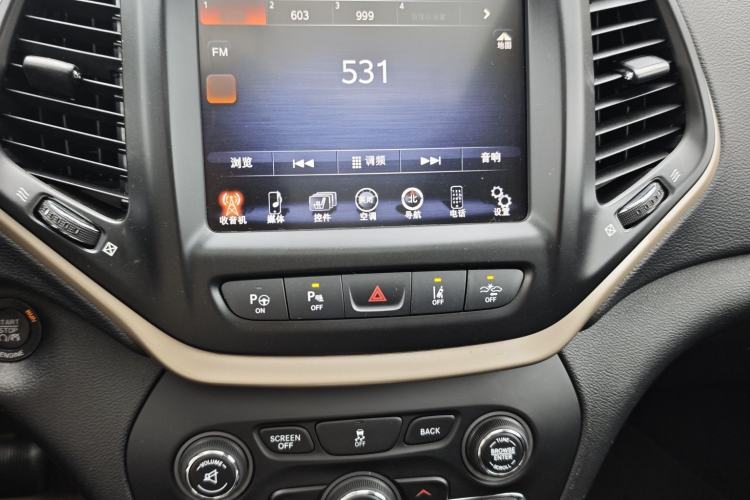 Used  Cherokee 2014 2.4L Luxury Edition
