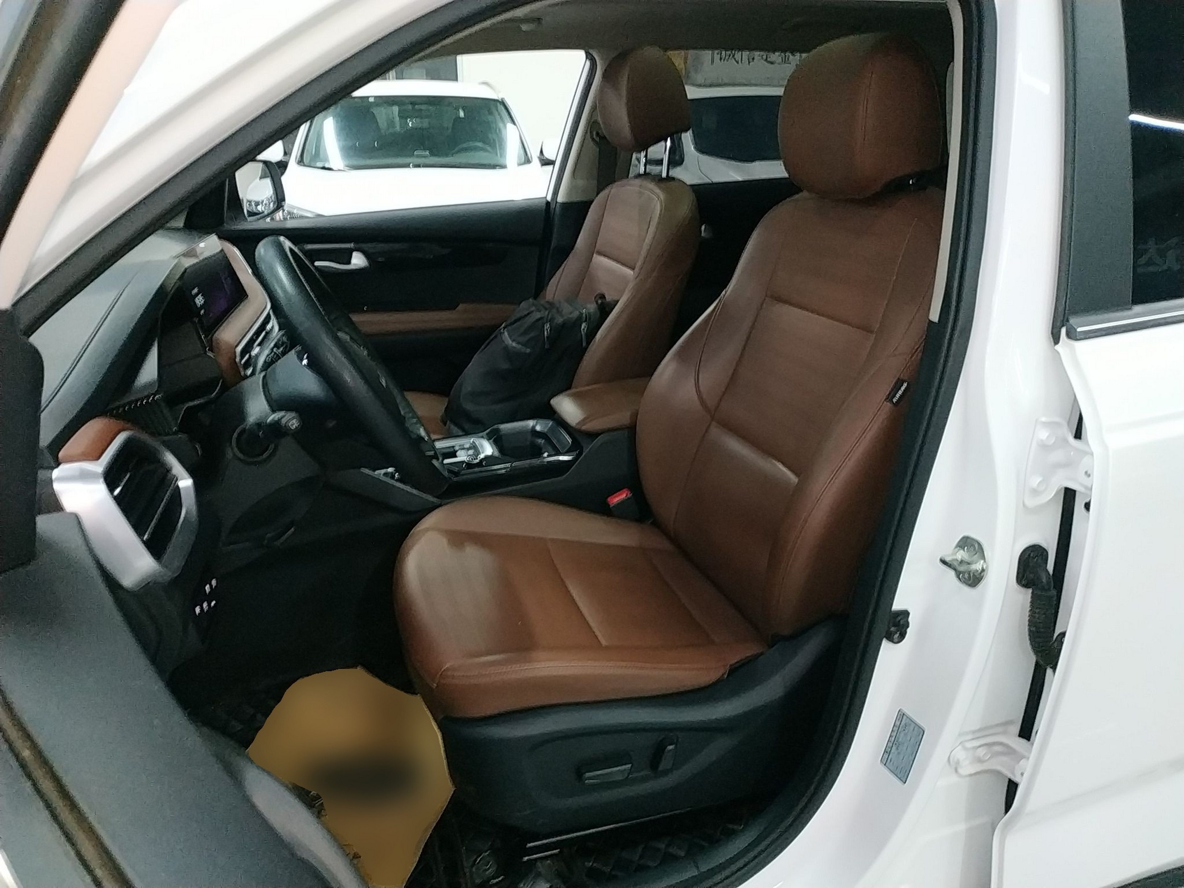 Переднее сиденье в автомобиле