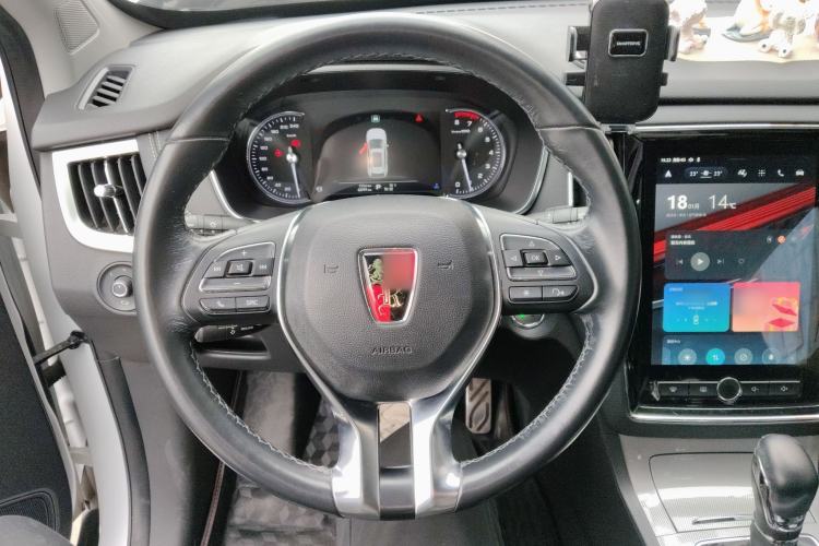 Used Roewe RX5 2016 30T Two-Wheel Drive Automatic Internet Smart Edition
