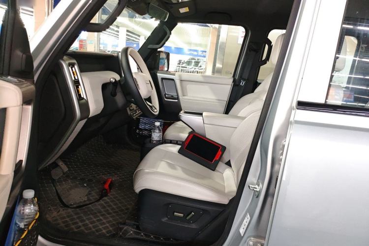 Used  V23 2025 401 Two-Wheel Drive Intelligent Driving Version
