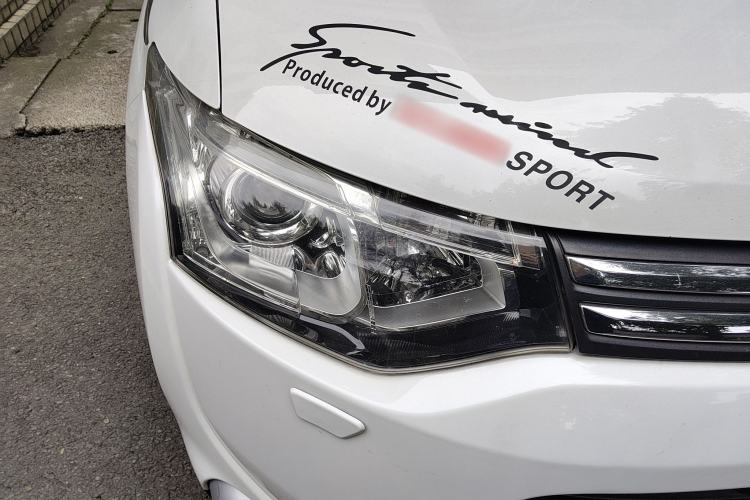 Used Mitsubishi Outlander (Import) 2013 2.4L Four-Wheel Drive Luxury Navigation Version 7 Seats