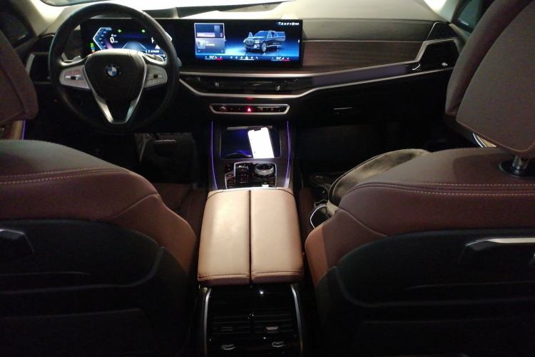 Used BMW X7 2023 xDrive40i Luxury Package with Leading Features
