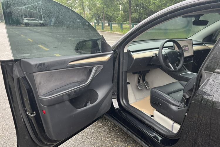 Used Tesla Model Y 2022 Rear-Wheel-Drive Version
