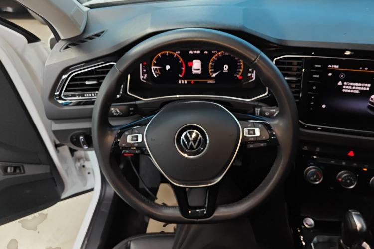 Used Volkswagen T-ROC 2021 280TSI DSG Two-Wheel Drive Comfort Connect Edition
