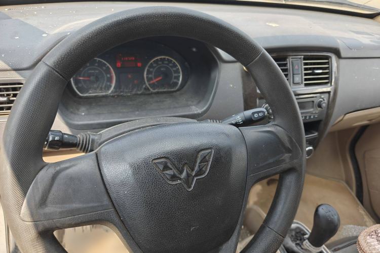 Used Wuling Rongguang 2014 1.5L S Standard Version
