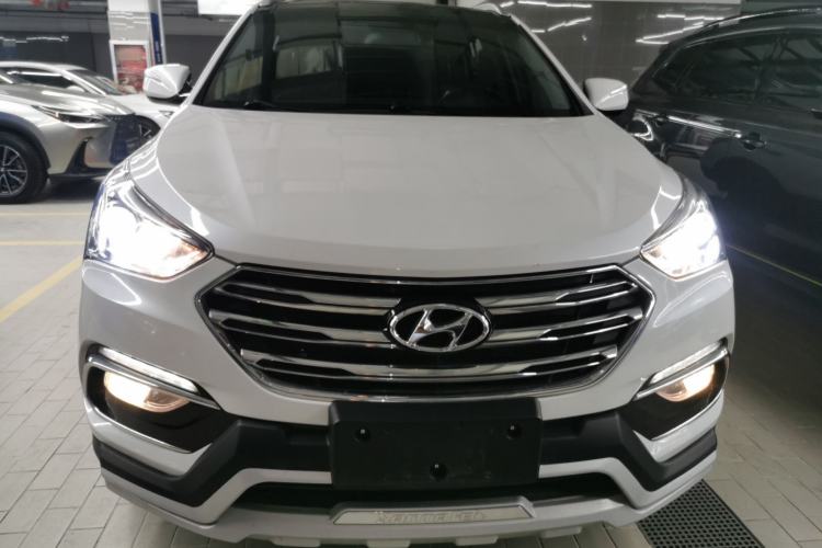 Used Hyundai Santa Fe 2017 2.0T Automatic Two-Wheel Drive Smart Version 7 Seats
