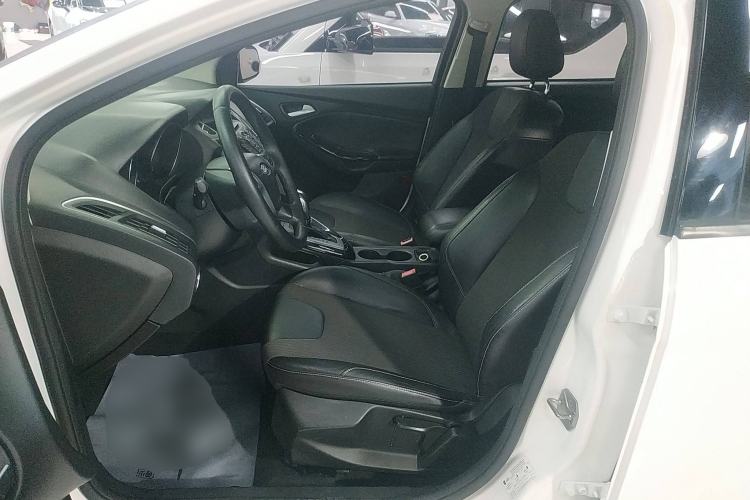 Used Ford Focus 2012 Sedan 1.6L Automatic Fashion Edition
