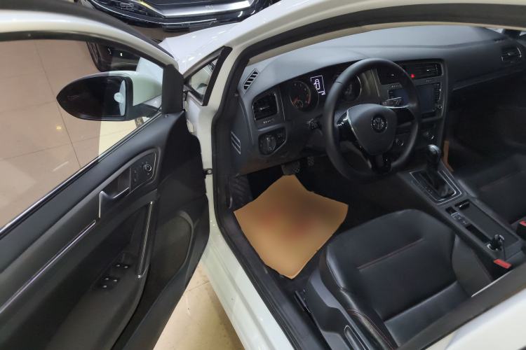 Used Volkswagen Golf 2016 230TSI Automatic Comfort Version
