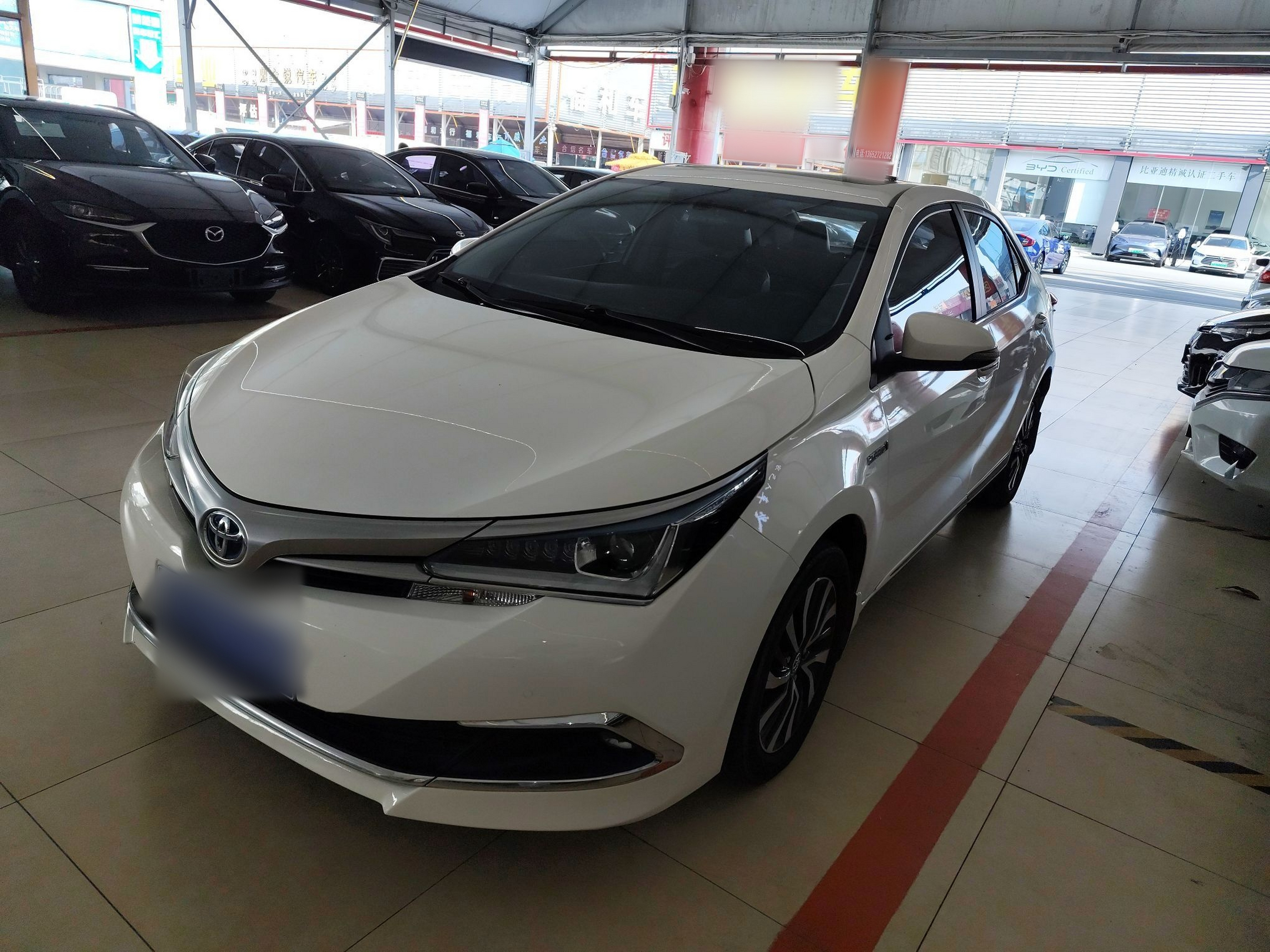 Под передней частью автомобиля