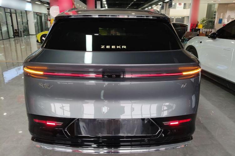 Used Zeekr 7X 2025 100 kWh Long-Range Rear-Wheel Drive with Intelligent Driving Features